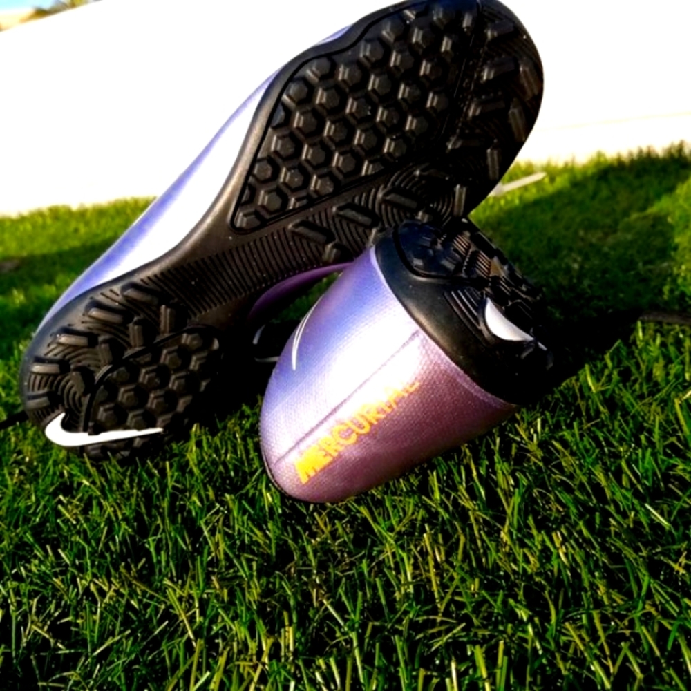 Nike Mercurial Victory V TF Youth's size 5 (651641-580) Vapor URBAN LILAC